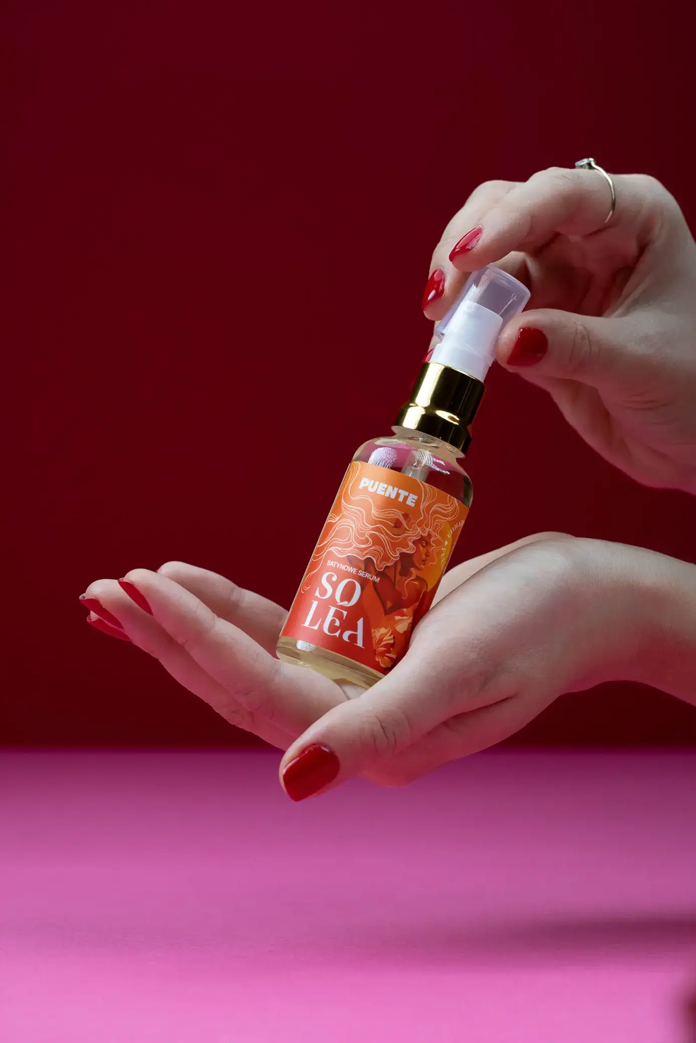 Satynowe serum Soléa PUENTE — butelka